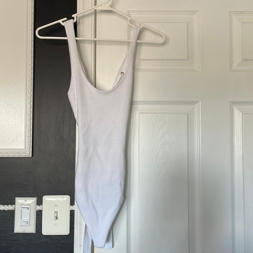 HERA Collection White BodySuit with Gold Chain & Criss Crossed Back Size Small
